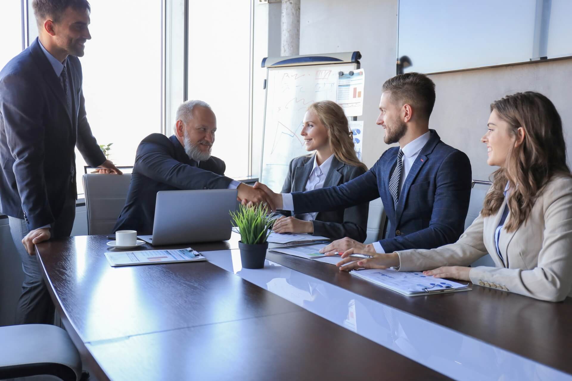 Enhancing Executive Effectiveness in Large Corporations: Key Success Drivers 1 Business meeting with corporate executives in a modern office, discussing executive effectiveness in large corporations.